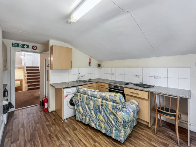 98 Ritherdon Road, Tooting, London SW17 8QQ 7