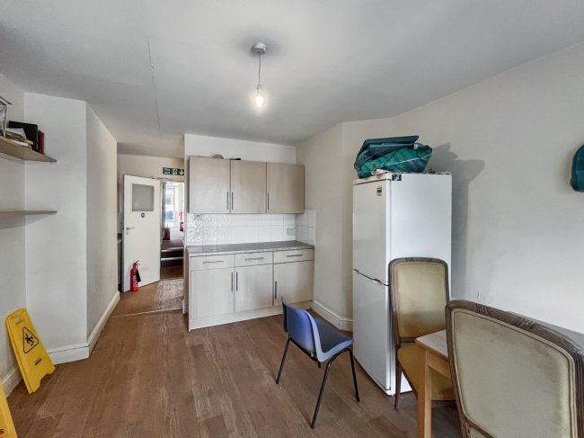 98 Ritherdon Road, Tooting, London SW17 8QQ 7