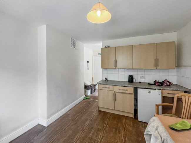 98 Ritherdon Road, Tooting, London SW17 8QQ 7