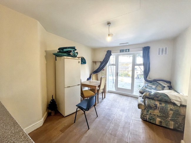 98 Ritherdon Road, Tooting, London SW17 8QQ 7