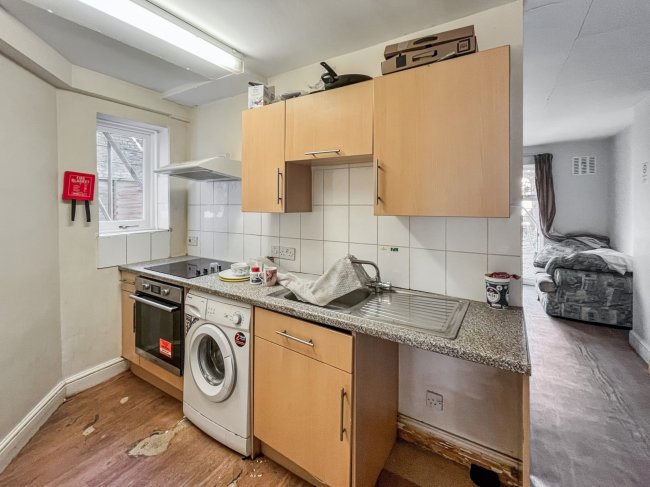 98 Ritherdon Road, Tooting, London SW17 8QQ 7