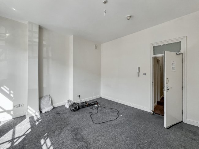 98 Ritherdon Road, Tooting, London SW17 8QQ 7