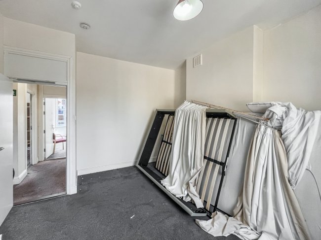 98 Ritherdon Road, Tooting, London SW17 8QQ 7