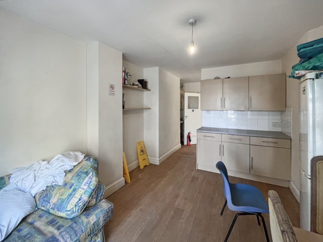 98 Ritherdon Road, Tooting, London SW17 8QQ 7