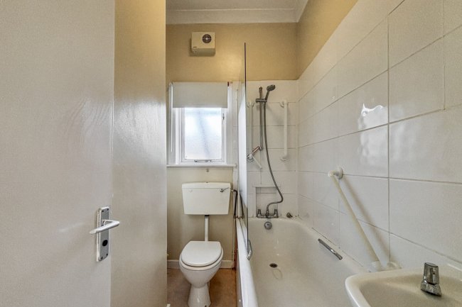 104B St Stephens Avenue, London W12 8JD 7