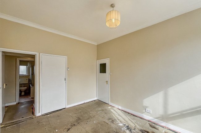 104B St Stephens Avenue, London W12 8JD 7