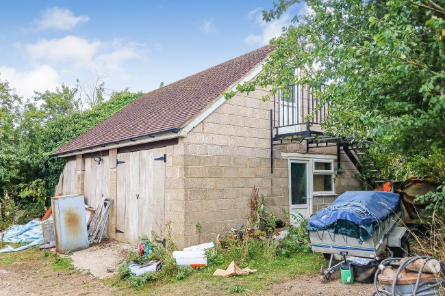 13 Reading Road, Lower Basildon, Reading RG8 9NG 10