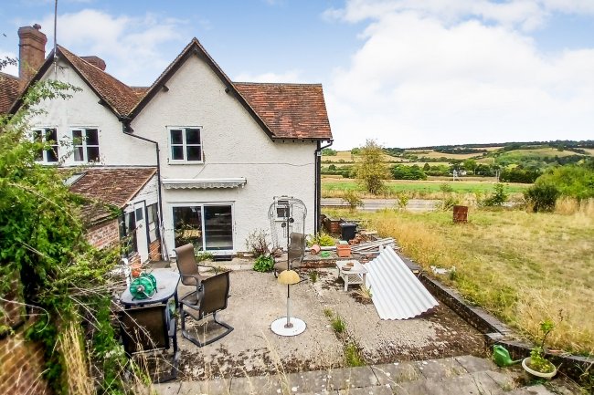 13 Reading Road, Lower Basildon, Reading RG8 9NG 10