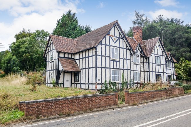 13 Reading Road, Lower Basildon, Reading RG8 9NG 10