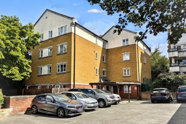 Flat 13 Presentation House, 240 Wick Road, Hackney, London, E9 5DR 6