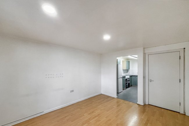 Flat 13 Presentation House, 240 Wick Road, Hackney, London, E9 5DR 6