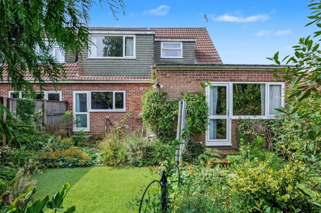 5 Conifer Close, Waterlooville, Hampshire PO8 8AF 7