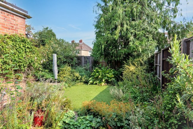 5 Conifer Close, Waterlooville, Hampshire PO8 8AF 7