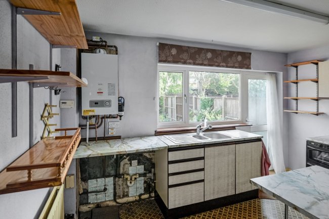 5 Conifer Close, Waterlooville, Hampshire PO8 8AF 7