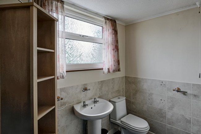 5 Conifer Close, Waterlooville, Hampshire PO8 8AF 7