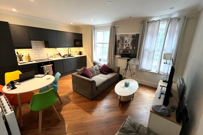 14 Eton Street, Richmond, Surrey TW9 1EE 2