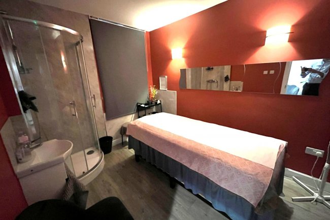 14 Eton Street, Richmond, Surrey TW9 1EE 2