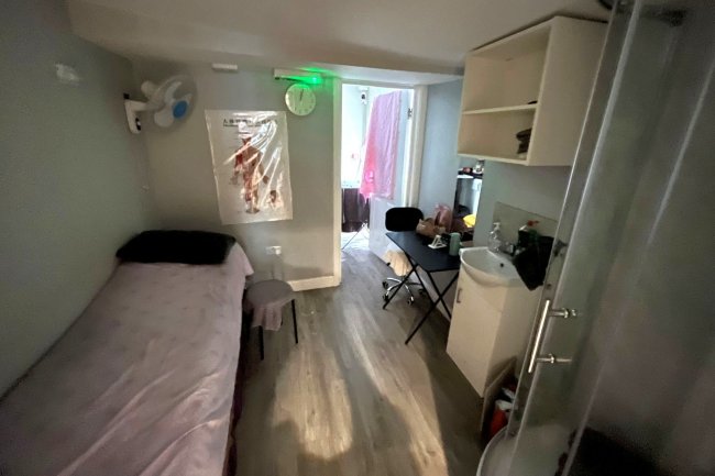 14 Eton Street, Richmond, Surrey TW9 1EE 2