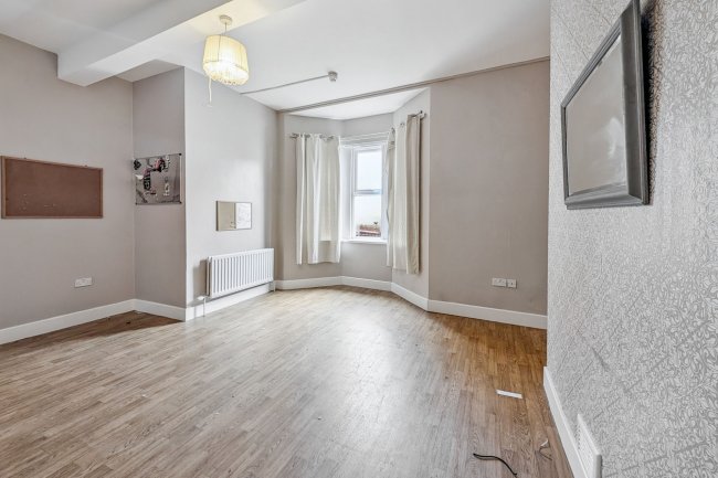 2 Poplar Crescent, Bensham, Gateshead, Tyne & Wear, NE8 1QD 4