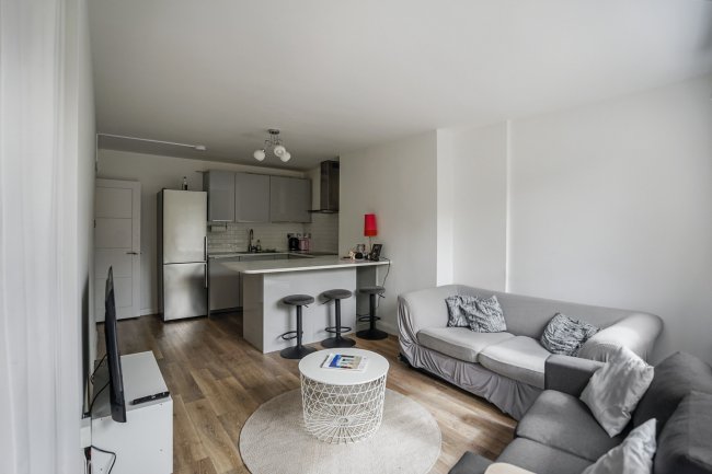 Flat 14, Albert Starr House, Haddonfield Estate, Bush Road, Surrey Quays, London SE8 5AS 1