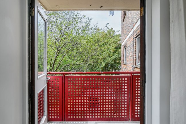 Flat 14, Albert Starr House, Haddonfield Estate, Bush Road, Surrey Quays, London SE8 5AS 1