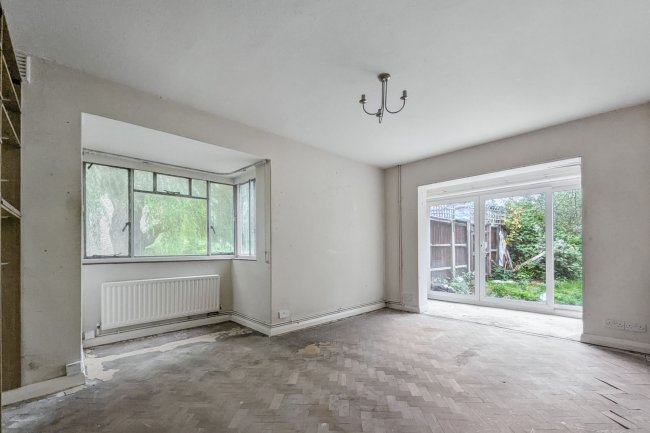 1 Farm Drive, Shirley, Croydon CR0 8HX 5