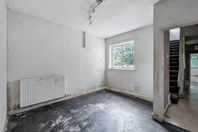 1 Farm Drive, Shirley, Croydon CR0 8HX 5