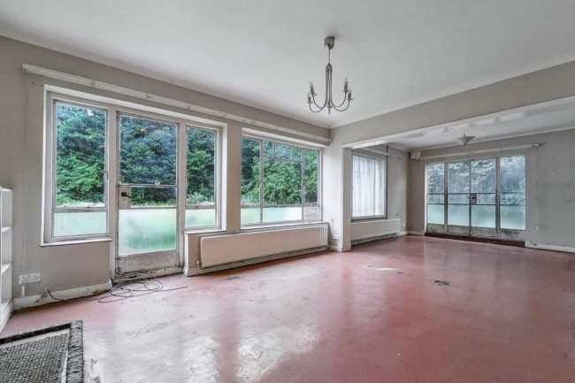 1 Farm Drive, Shirley, Croydon CR0 8HX 5