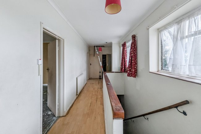 1 Farm Drive, Shirley, Croydon CR0 8HX 5