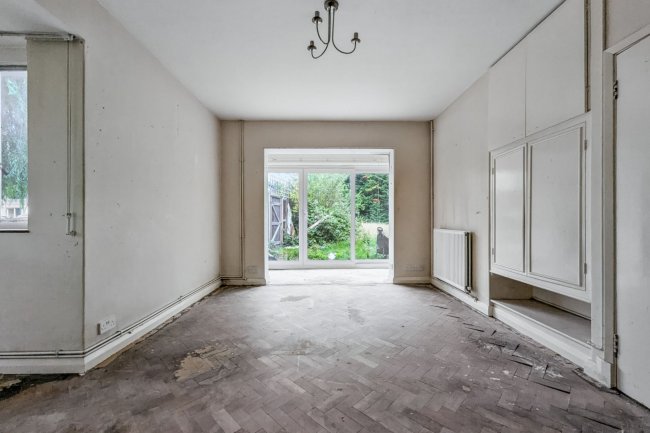 1 Farm Drive, Shirley, Croydon CR0 8HX 5