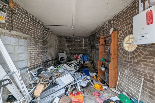 1 Farm Drive, Shirley, Croydon CR0 8HX 5