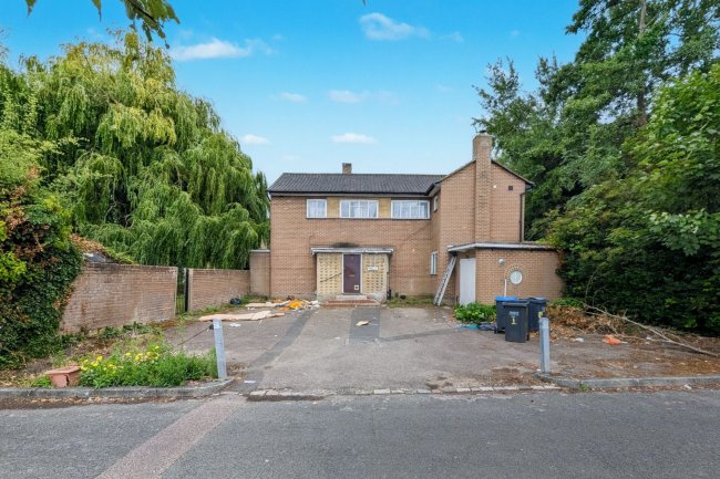 1 Farm Drive, Shirley, Croydon CR0 8HX 5