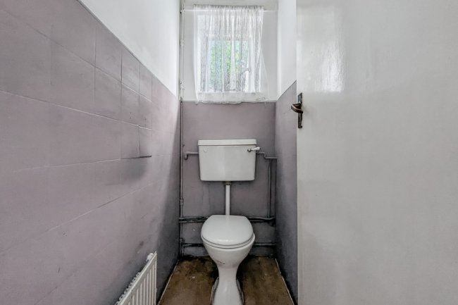 1 Farm Drive, Shirley, Croydon CR0 8HX 5