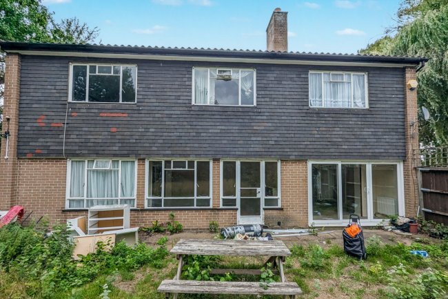 1 Farm Drive, Shirley, Croydon CR0 8HX 5