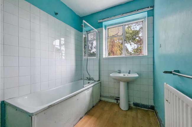 1 Farm Drive, Shirley, Croydon CR0 8HX 5