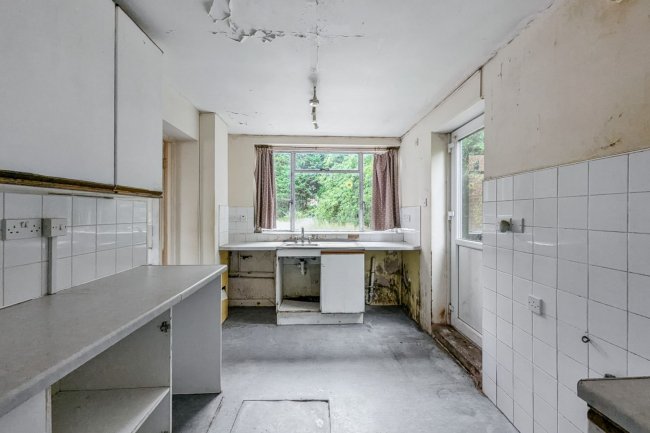 1 Farm Drive, Shirley, Croydon CR0 8HX 5