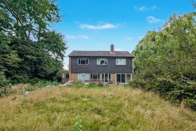 1 Farm Drive, Shirley, Croydon CR0 8HX 5