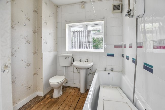 21 Athol Road, Erith, Kent, DA8 1PT 3