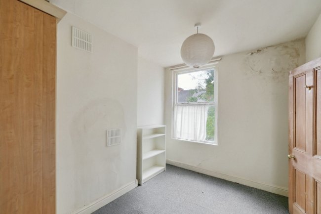 121 Radford Boulevard, Nottingham NG7 3BS 4