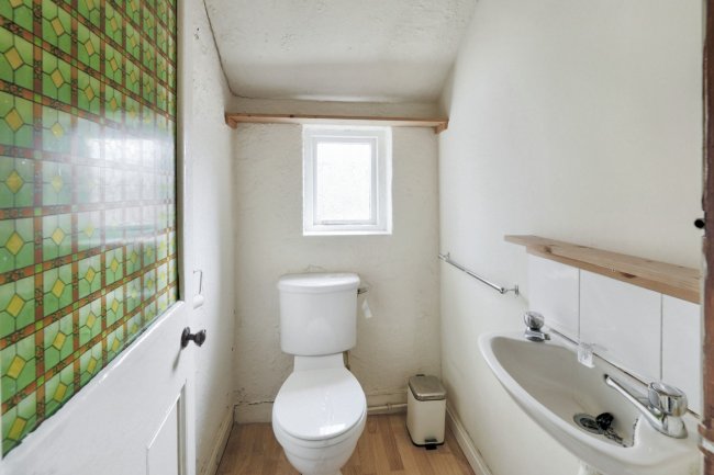 121 Radford Boulevard, Nottingham NG7 3BS 4