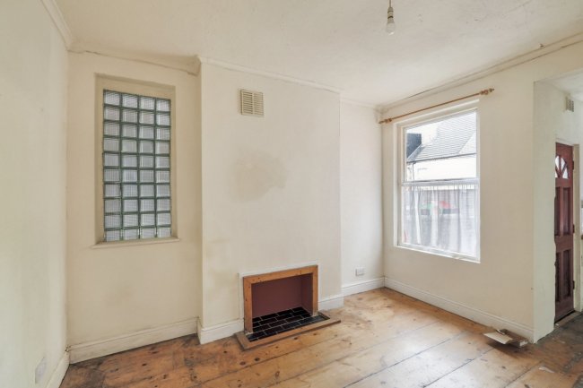 121 Radford Boulevard, Nottingham NG7 3BS 4