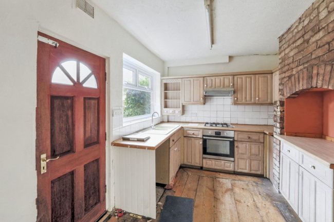121 Radford Boulevard, Nottingham NG7 3BS 4