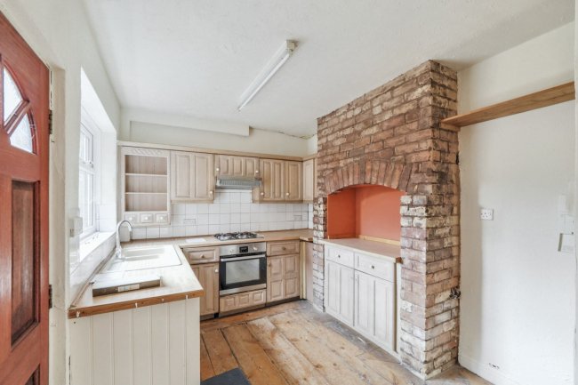 121 Radford Boulevard, Nottingham NG7 3BS 4