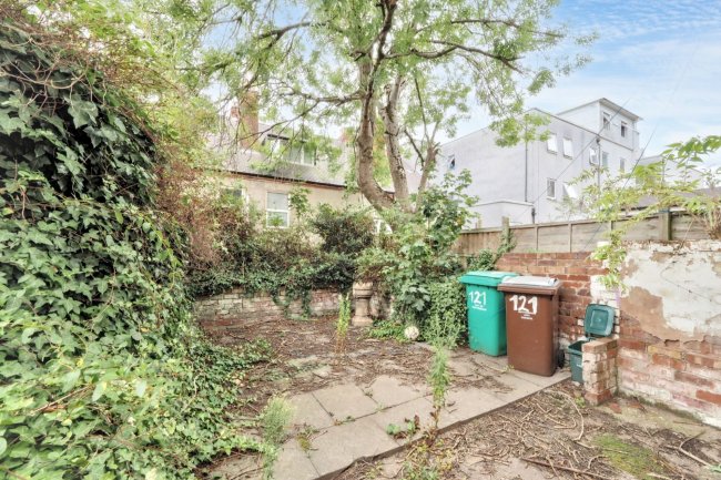 121 Radford Boulevard, Nottingham NG7 3BS 4