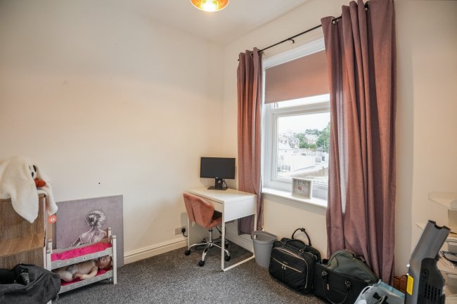 15 Guildford Street, Ossett, West Yorkshire, WF5 8LL 1