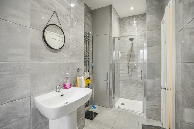 15 Guildford Street, Ossett, West Yorkshire, WF5 8LL 1