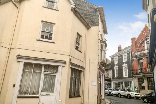 1 Church Street, Liskeard, Cornwall PL14 3AG 9