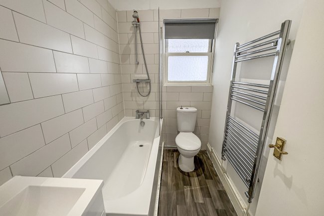 Flat 1, 20 Farm Road, Hove, BN3 1FB 3