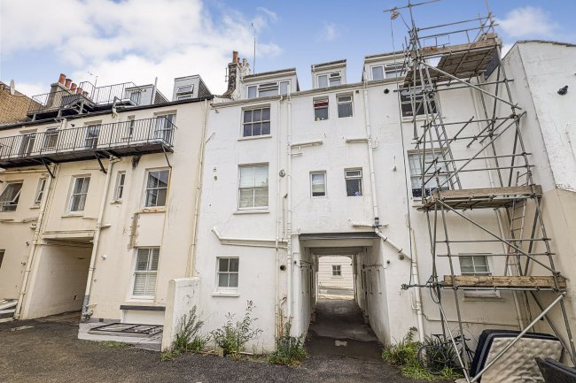 Flat 1, 20 Farm Road, Hove, BN3 1FB 3