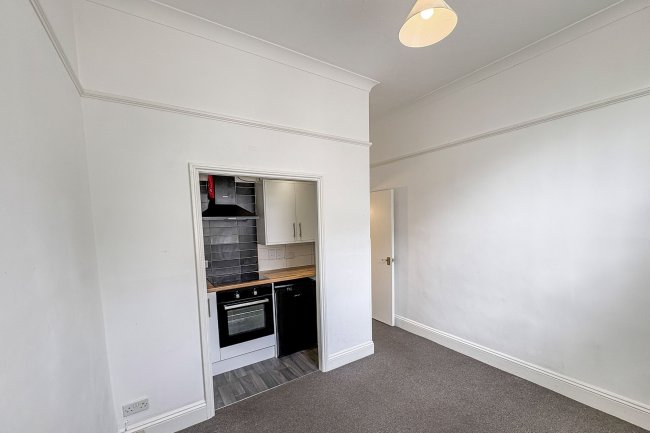 Flat 1, 20 Farm Road, Hove, BN3 1FB 3